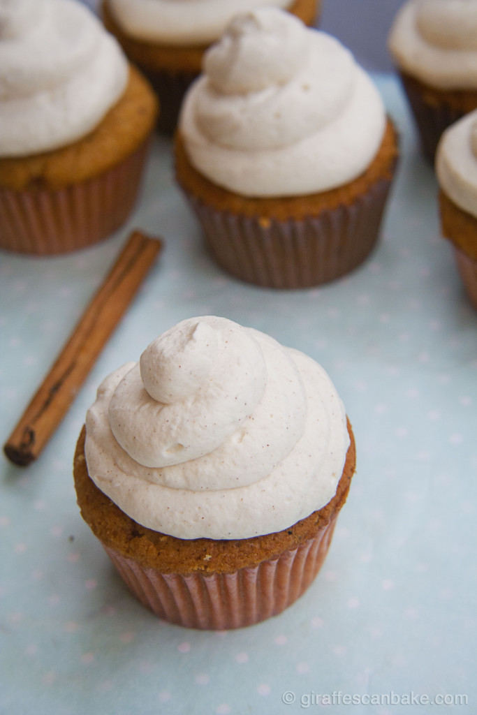 Peach Cupcakes with Cinnamon Frosting by Giraffes Can Bake - Moist peach cupcakes with a spiced peach filling, topped with a creamy and delicious Cinnamon frosting. You can used canned peaches, so you can enjoy these amazing cupcakes all year round!